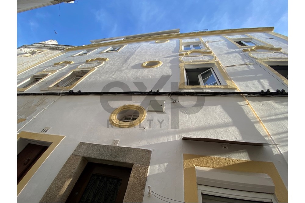 Residential building with 4 floors (9 independent units) fully rehabilitated in the center of Elvas for sale. Investment Opportunity!