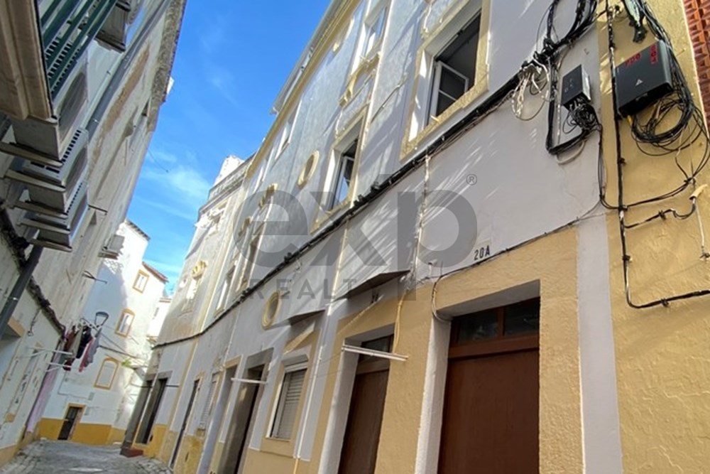 Residential building with 4 floors (9 independent units) fully rehabilitated in the center of Elvas for sale. Investment Opportunity!