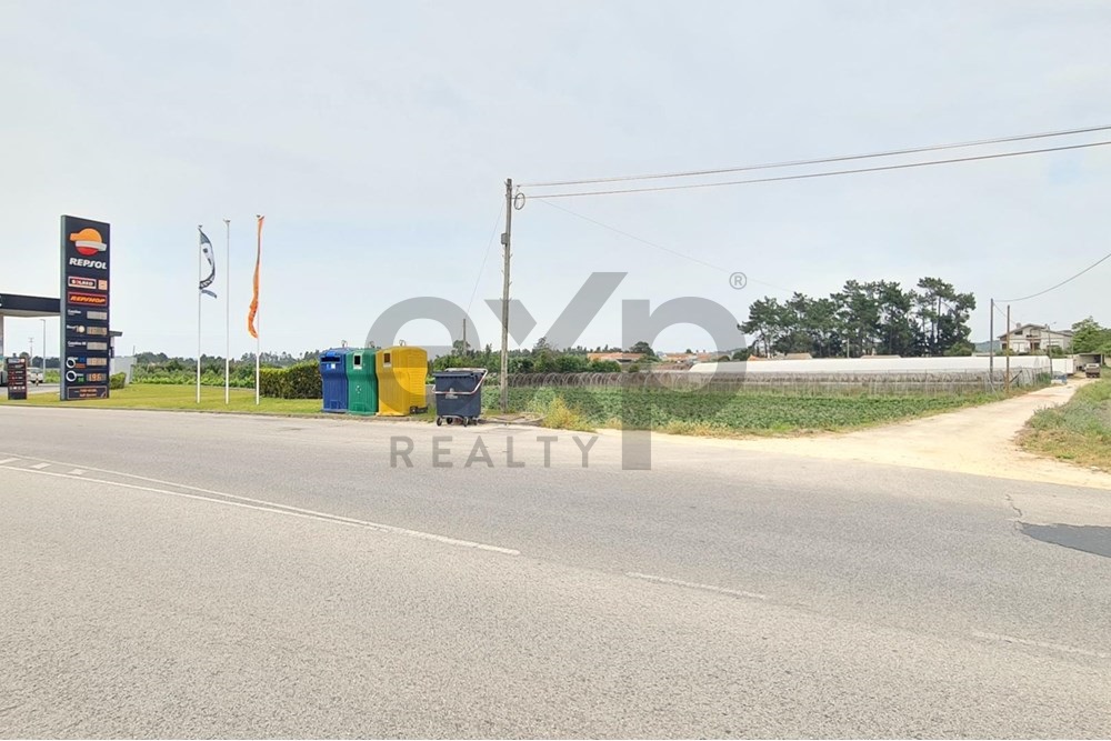 Parcela de terreno urbanizável, com 12.000m2, à entrada das Caldas da Rainha, Zona Industrial, acesso A8/Lisboa/Leiria.