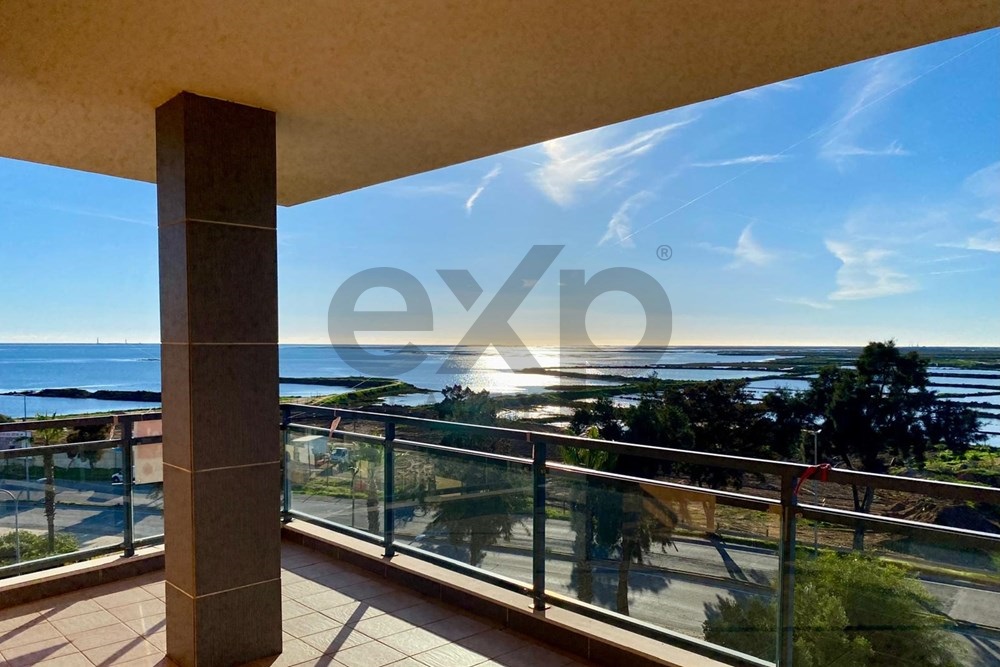 APARTAMENTO T3 EM MARINA OLHAO COM MAGNÍFICA VISTA MAR E PISCINA