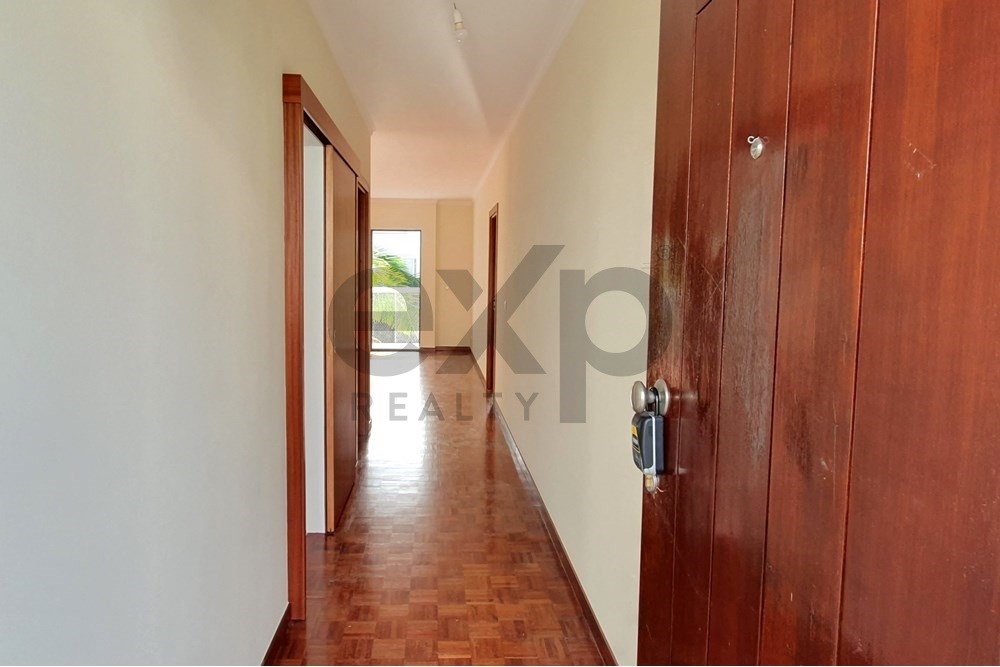 Apartamento T3, Completamente remodelado no conjunto habitacional Quinta dos Cedros em Santo António Funchal