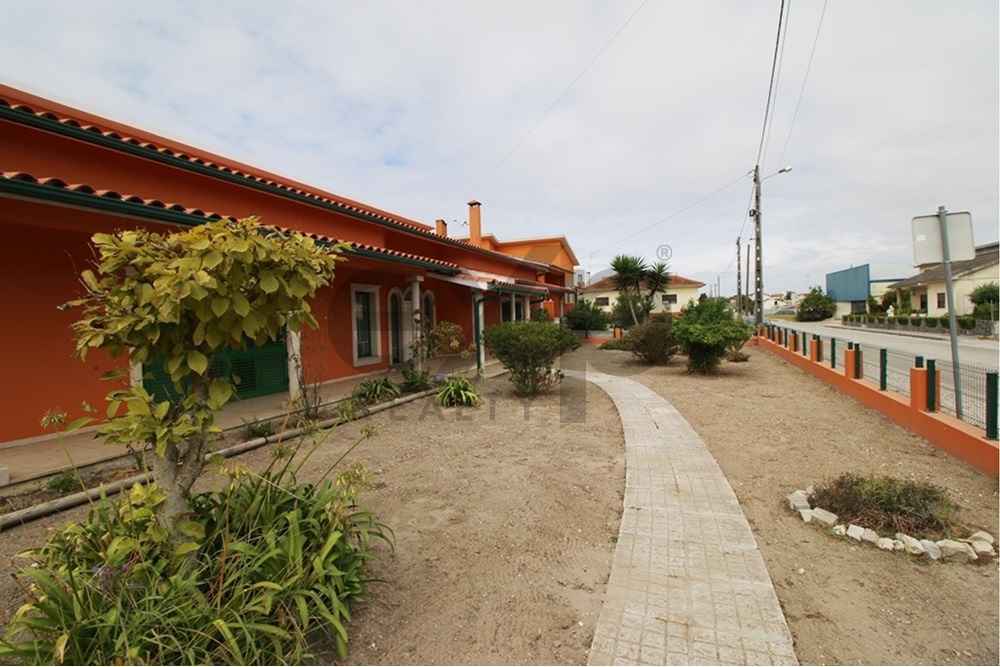 5 bedroom and office house on a plot of 1,710 sqm in Guia - Pombal