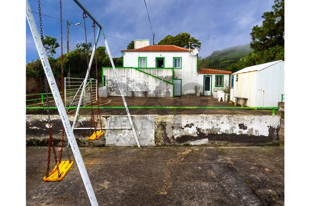 1 Bedroom House + Independent Annex with Sea View