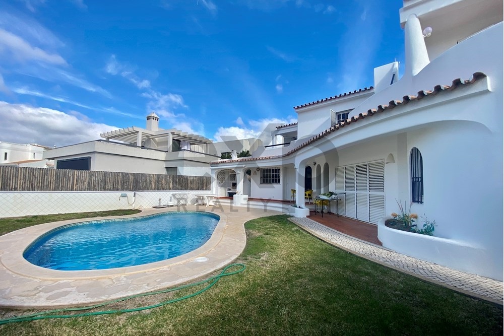 TRADITIONAL ALGARVE T5 LUXURY VILLA WITH SWIMMING POOL CLOSE TO FARO MONTENEGRO GAMBELAS