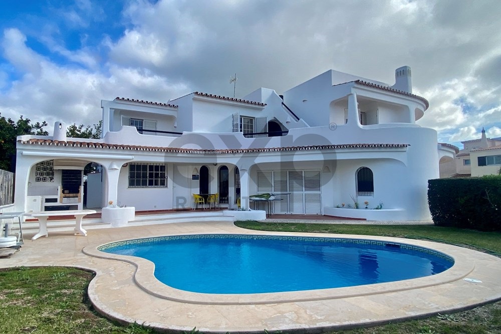 TRADITIONAL ALGARVE T5 LUXURY VILLA WITH SWIMMING POOL CLOSE TO FARO MONTENEGRO GAMBELAS