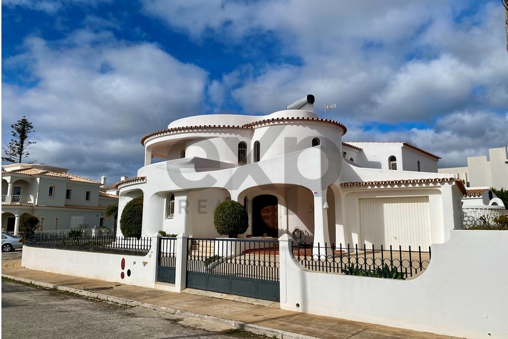 TRADITIONAL ALGARVE T5 LUXURY VILLA WITH SWIMMING POOL CLOSE TO FARO MONTENEGRO GAMBELAS