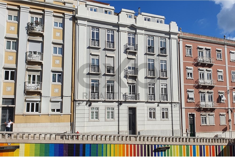 Charmoso Apartamento T3 + 2 Salas na Prestigiada Av. Infante Santo, Estrela, Lisboa