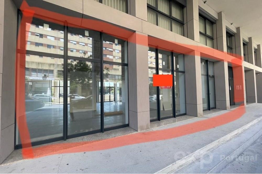VENDE-SE LOJA COM EXCELENTE LOCALIZAÇÃO NO CENTRO DE MATOSINHOS