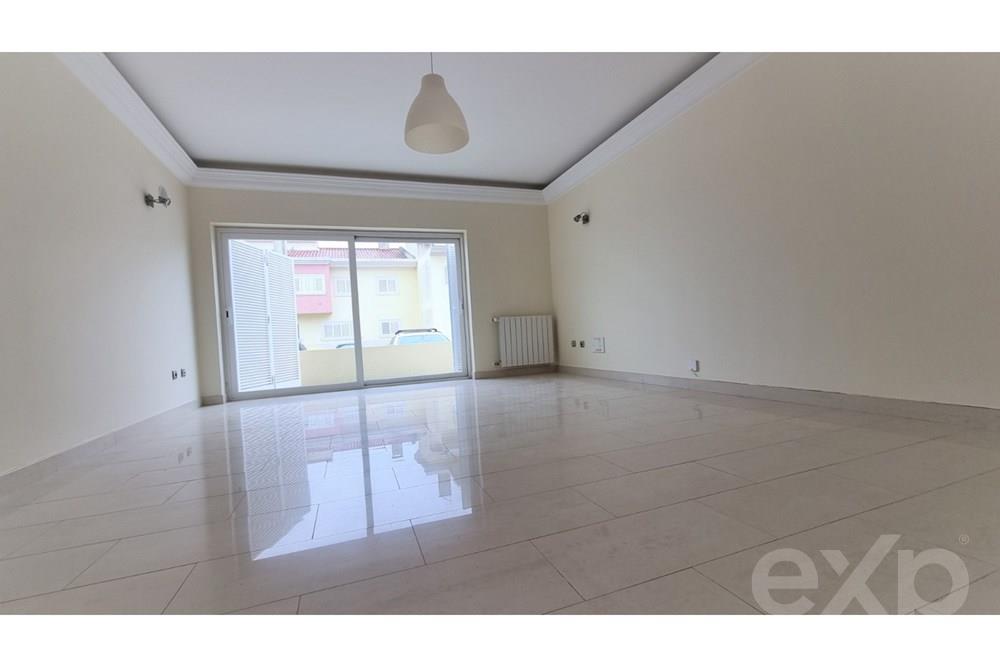 Arrendamento apartamento T3 Quinta das Patinhas Cascais