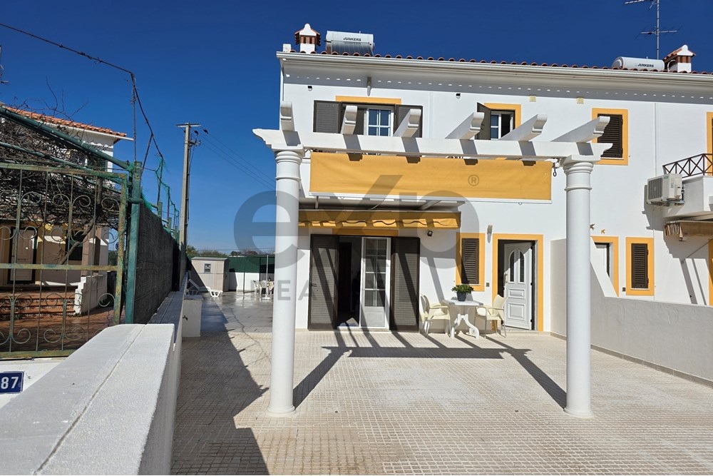 Furnished 3 bedroom semi-detached house near the beach