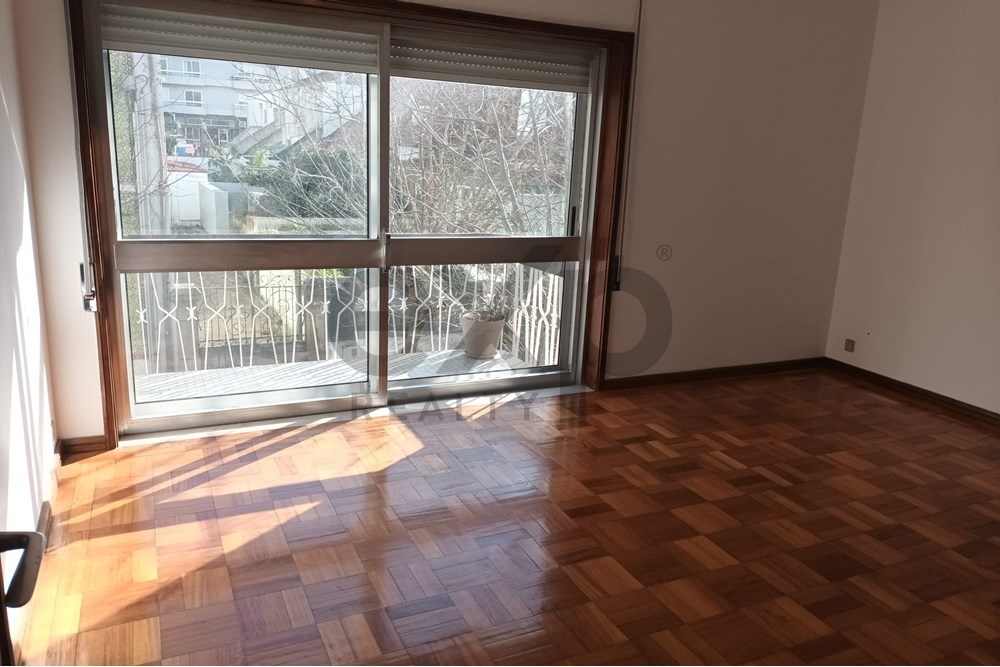 Apartamento T4 com Terraço no Centro de Espinho