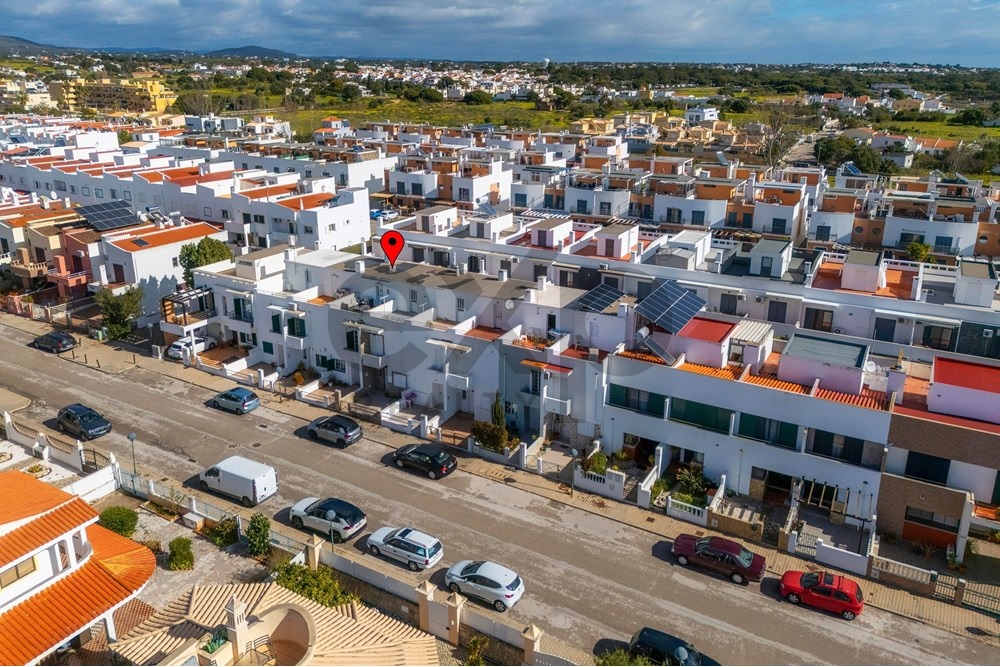 Moradia T2+1 com quintal e terraços com vista mar em Olhão, junto à Ria Formosa!