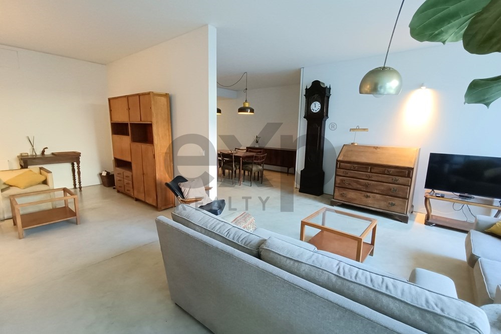 Magnificent 2 Bedroom Duplex Apartment with Private Garden in the Heart of Bairro das Artes, Porto