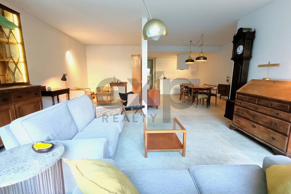 Magnificent 2 Bedroom Duplex Apartment with Private Garden in the Heart of Bairro das Artes, Porto