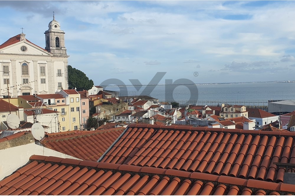 Prédio de 6 frações em Propriedade Total Alfama com vista Rio