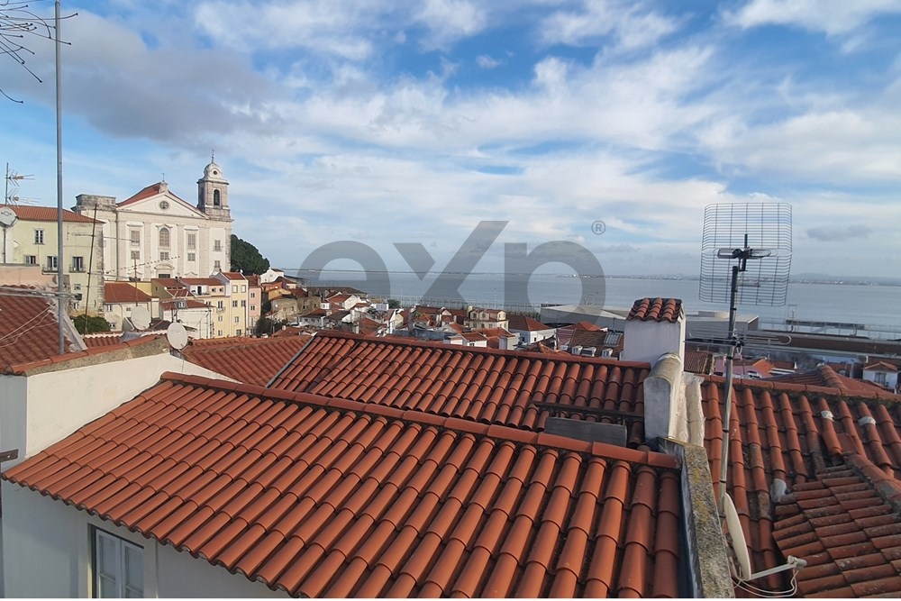 Prédio de 6 frações em Propriedade Total Alfama com vista Rio