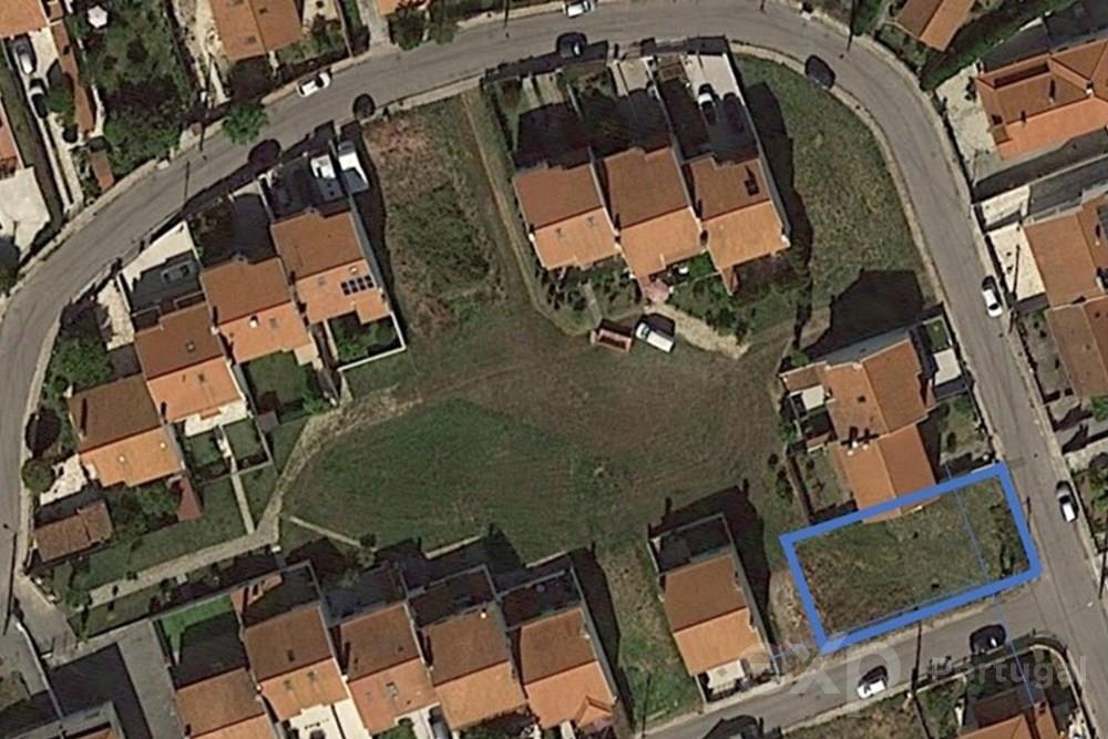 Lote de terreno urbano com 390 m² em gaveto, para construção de moradia - Ericeira