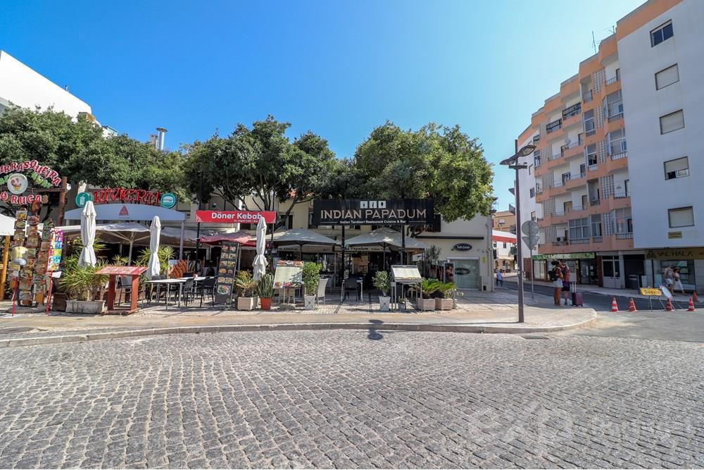 Investment with Potential in the Historic Zone of Portimão!