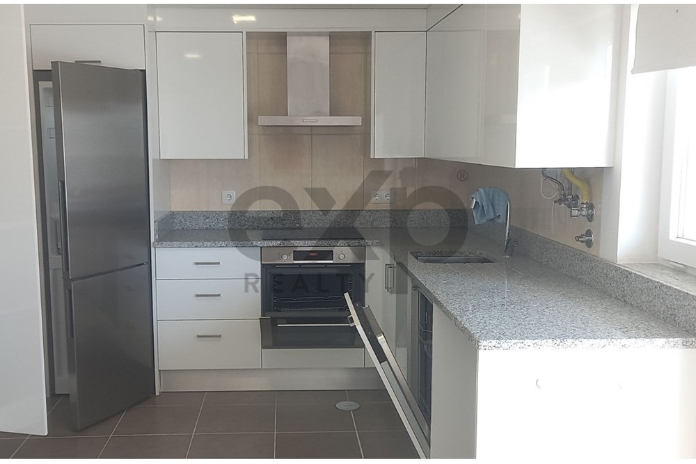 Apartamento T2, quase novo, com varanda e parqueamento em Arcozelo, Barcelos
