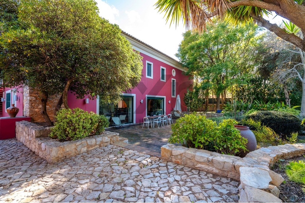 Casa Senhorial com piscina de água salgada e campo de ténis a 7 Km das praias do Sotavento Algarvio