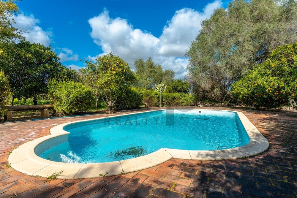 Casa Senhorial com piscina de água salgada e campo de ténis a 7 Km das praias do Sotavento Algarvio