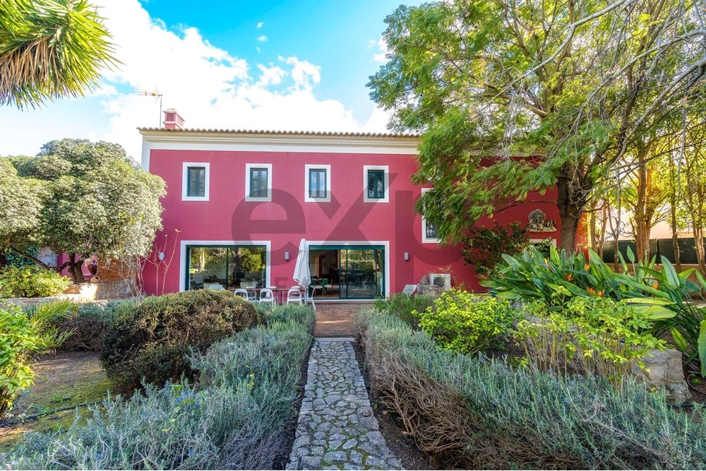 Casa Senhorial com piscina de água salgada e campo de ténis a 7 Km das praias do Sotavento Algarvio