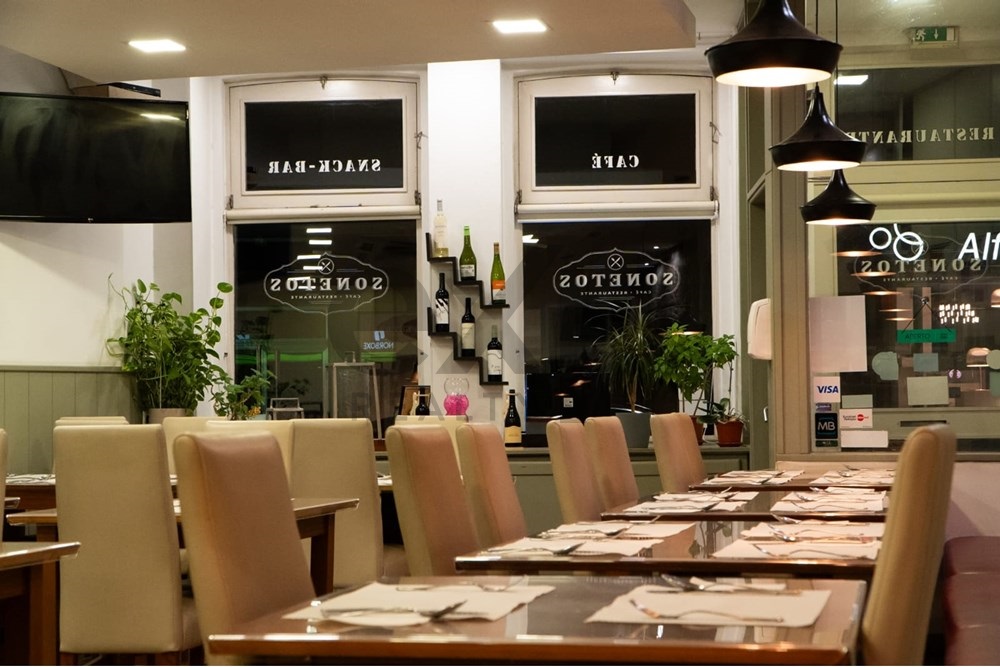 Loja/restaurante pronto a funcionar, na Rua de Camões