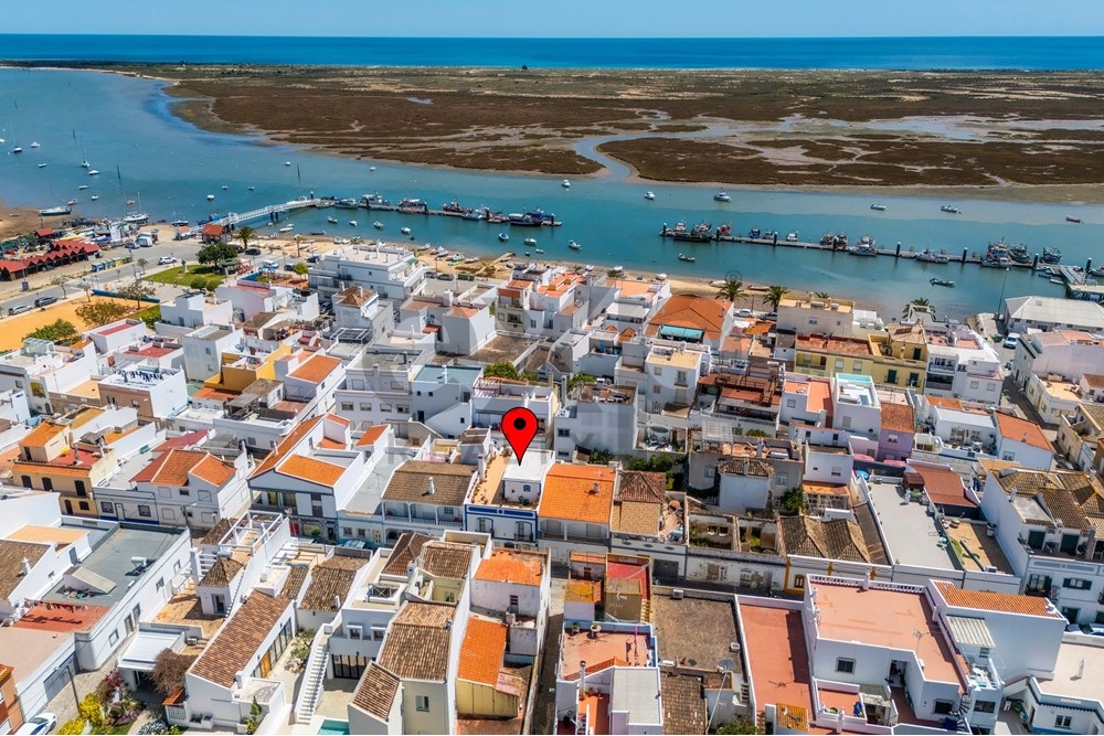 Fantástica moradia T4+2, pátio e amplos terraços no centro de Santa Luzia