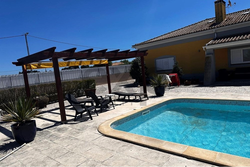 Viva em Harmonia com a Natureza — Moradia Térrea Isolada T4+2 com Piscina em Pinhal Novo
