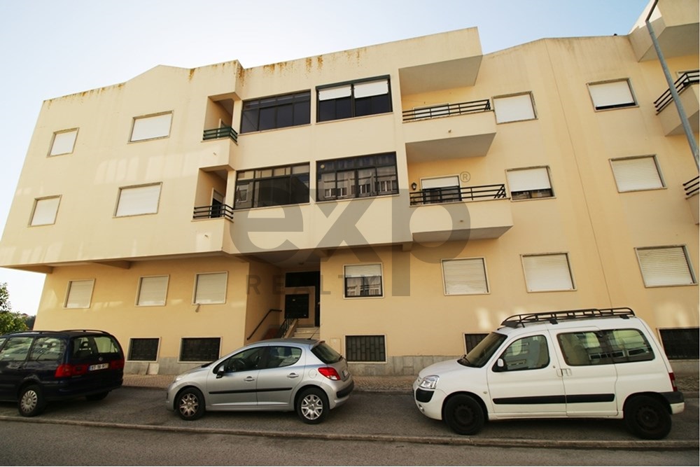 Apartamento T4 com 2 parqueamentos e arrecadação em Santarém