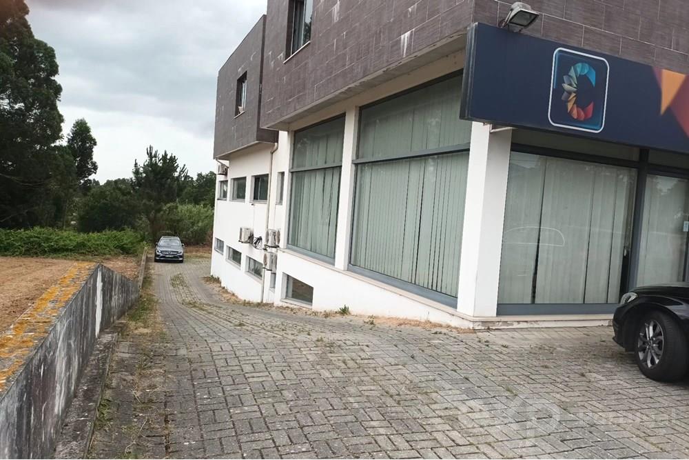 Excelente loja com armazém em N. Sra. Fátima Aveiro