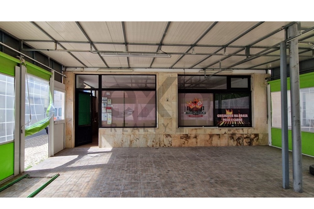 Espaço Comercial com Esplanada no Centro de Monte Gordo