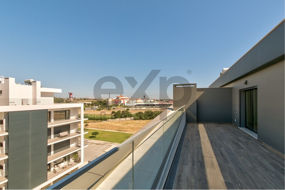 Ria Gallega T4 Duplex Apartment, Montijo