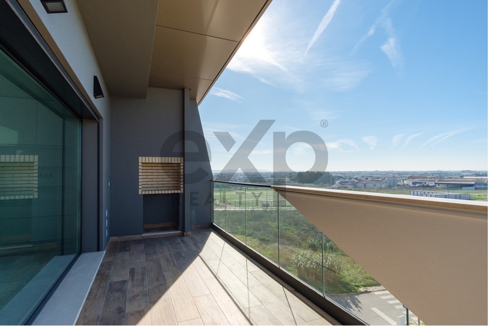 Ria Gallega T4 Duplex Apartment, Montijo
