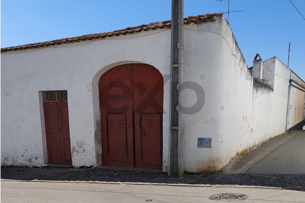 MORADIA T4 ALENTEJANA COM GARAGEM, AMPLO TERRACO, QUINTAL, EM BERINGEL (BEJA)