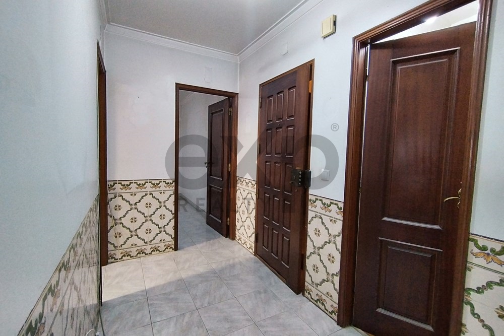 Apartamento T1, com boa localização, em Queluz