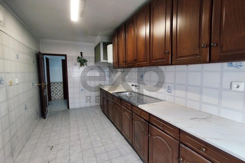 Apartamento T1, com boa localização, em Queluz