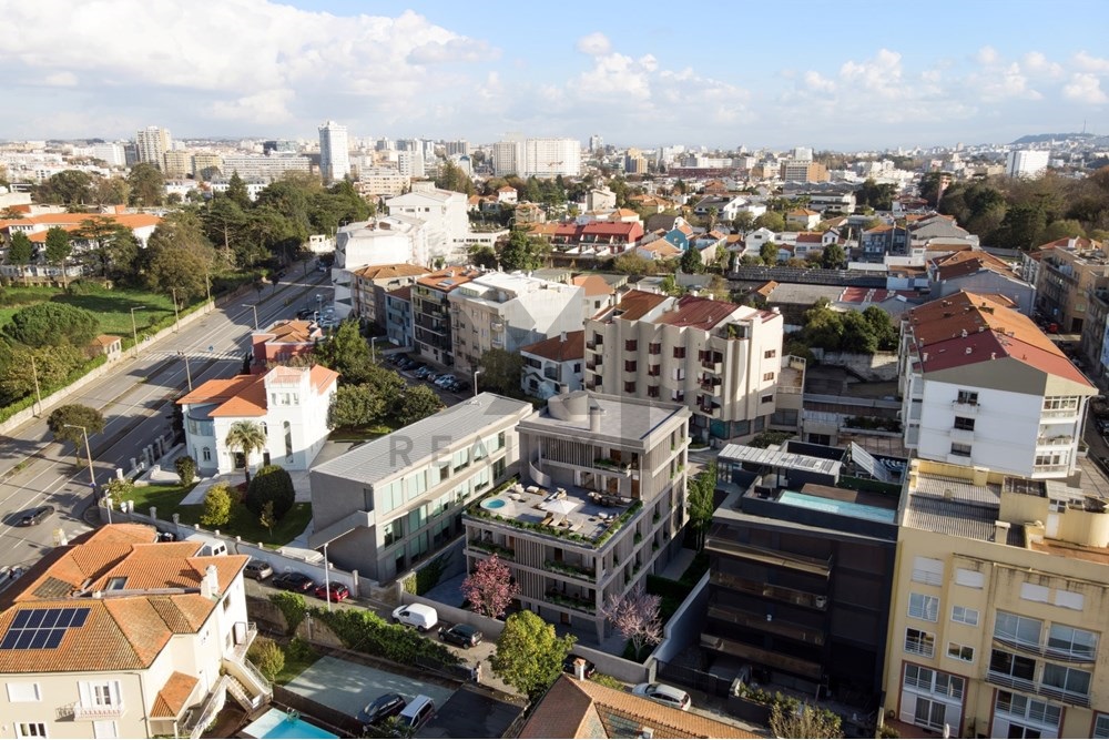 APARTAMENTO T2, Com Jardim - LORDELO DO OURO - PORTO