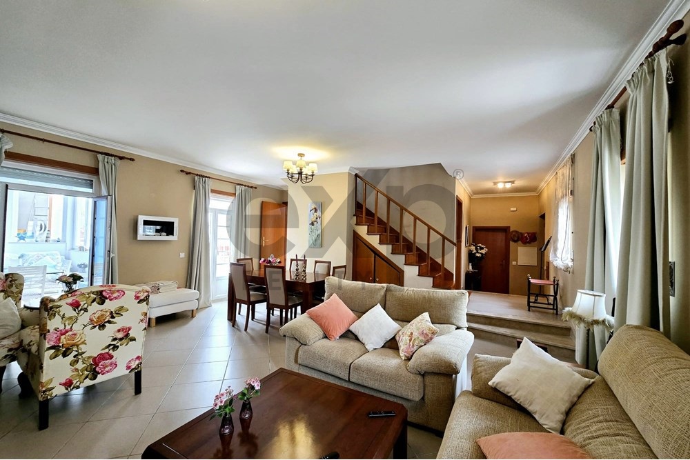 T2+2 House for Sale in the Heart of Atouguia da Baleia – Peniche