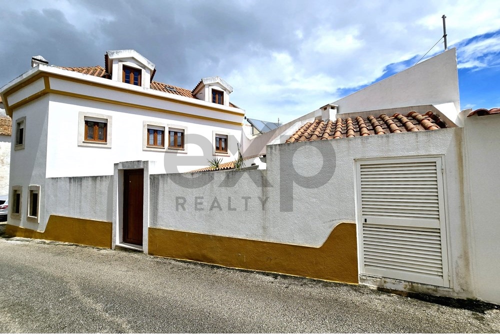 T2+2 House for Sale in the Heart of Atouguia da Baleia – Peniche