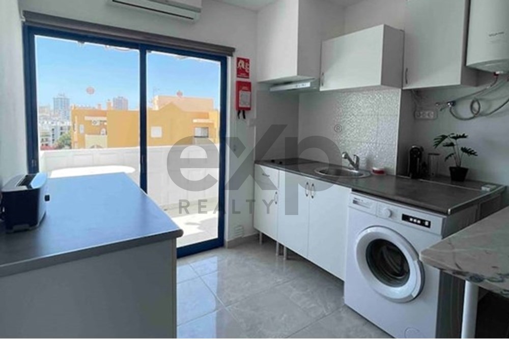 Excelente Oportunidade de Investimento: Apartamento à Venda na Praia da Rocha, Portimão - Algarve!