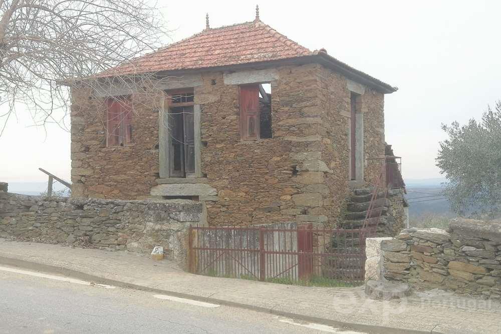 Small farm 10 km from Mirandela