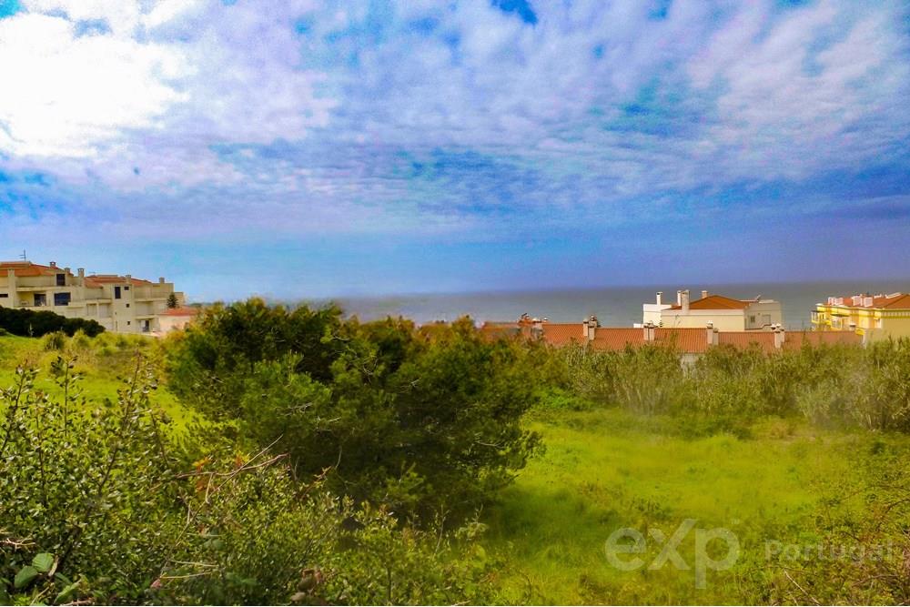 Apartamento T1 - com terraço junto ao centro da vila da Ericeira e com fácil acesso a pé à praia.