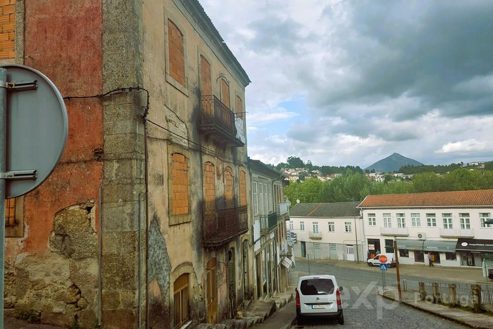 Celorico de Basto (centro) - Edifício devoluto