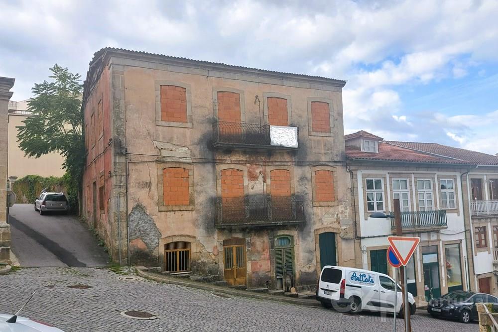 Celorico de Basto (centro) - Edifício devoluto