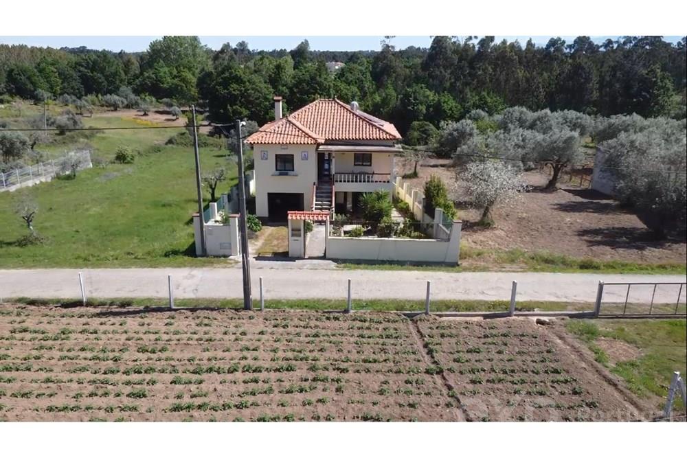 Vivenda de 3 quartos totalmente renovada e mobilada com um belo jardim