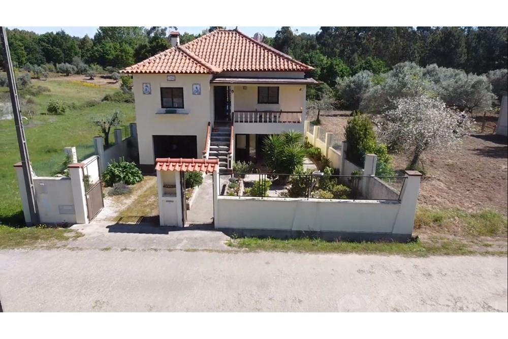 Vivenda de 3 quartos totalmente renovada e mobilada com um belo jardim