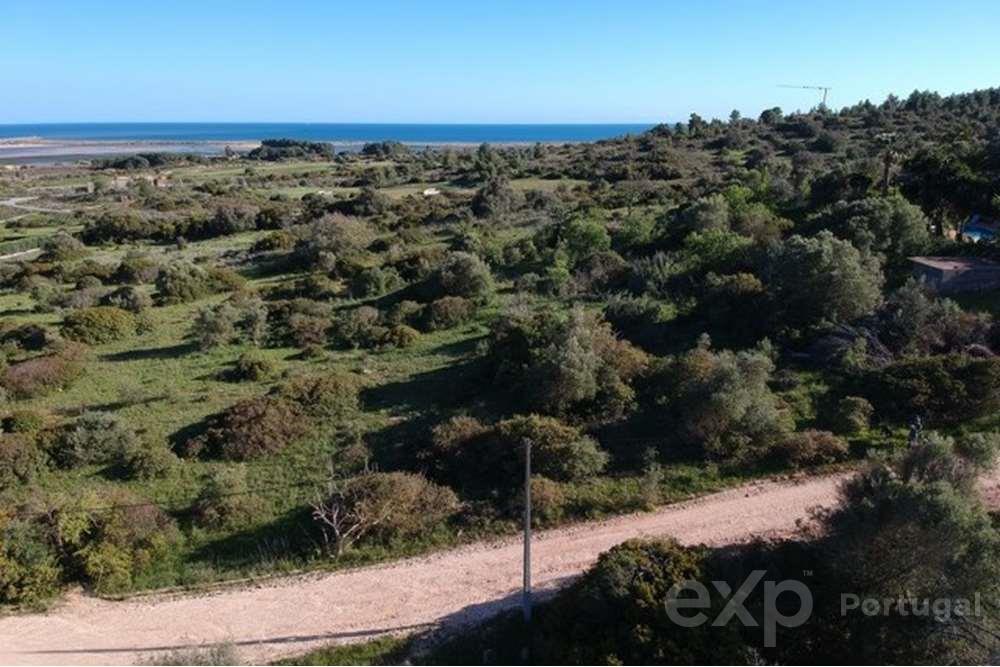 Plot in urbanization adjoining the Golf Palmares Resort, 500m from the Ria de Alvor