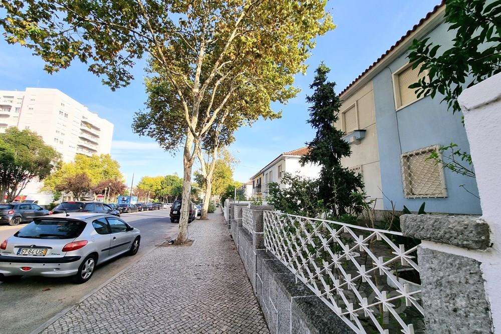 Moradia em otimo estado no Bairro Santa Cruz de Benfica em Lisboa