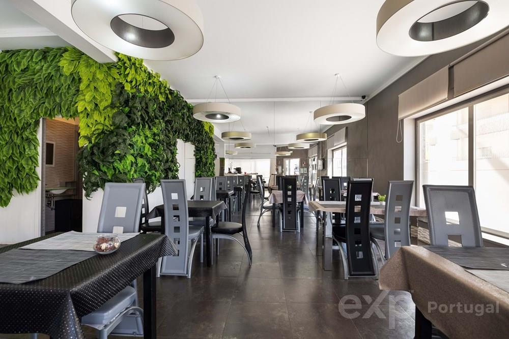 103m2 fully equipped and functional restaurant located in the centre of Portimão near the Ribeirinha area